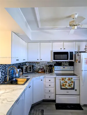 Property Slideshow image 2 of 51 | 130 ne 26th ave 4010, Boynton Beach, FL, 33435