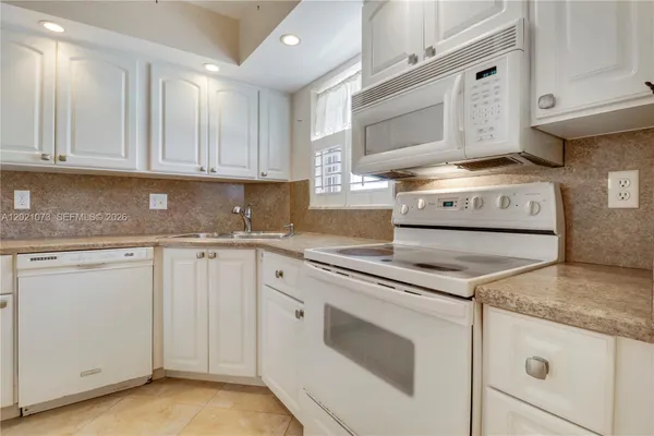 Property Slideshow image 3 of 31 | 18081 se country club dr 13-121, Jupiter, FL, 33469