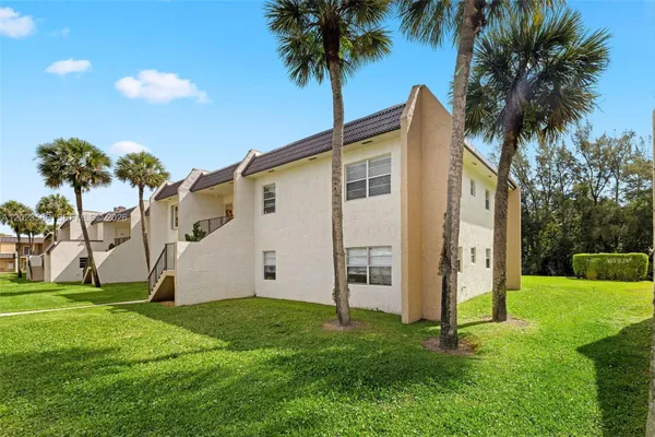 Property Slideshow image 3 of 38 | 110 lake meryl dr 216, West Palm Beach, FL, 33411