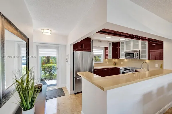 Property Slideshow image 3 of 37 | 1025 se 3rd ave 108, Dania Beach, FL, 33004
