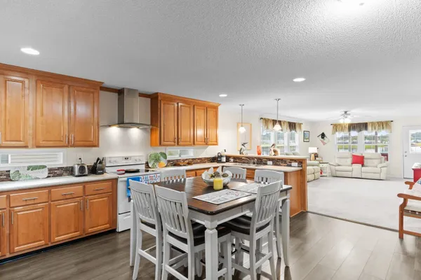 Property Slideshow image 3 of 40 | 222 lakeside crossing dr, Conway, SC, 29526