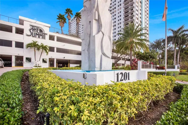 Property Slideshow image 3 of 75 | 1201 s ocean dr 609s, Hollywood, FL, 33019