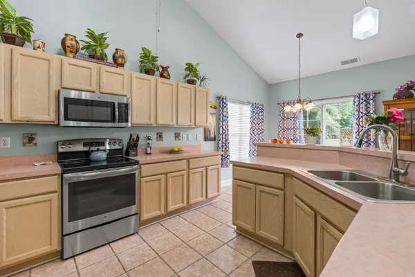 Property Slideshow image 2 of 40 | 706 helms way, Conway, SC, 29526