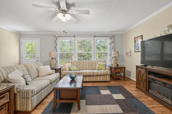 Property Slideshow image 3 of 35 | 338 lakeside crossing dr, Conway, SC, 29526