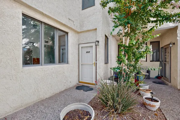 Property Slideshow image 2 of 33 | 617 eastlake ct, Albuquerque, NM, 87124