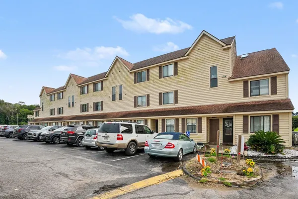 Property Slideshow image 2 of 28 | 510 fairwood lakes dr 17-e, Myrtle Beach, SC, 29588