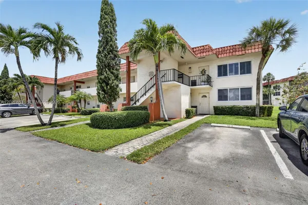 Property Slideshow image 2 of 51 | 8941 s hollybrook blvd 205, Pembroke Pines, FL, 33025