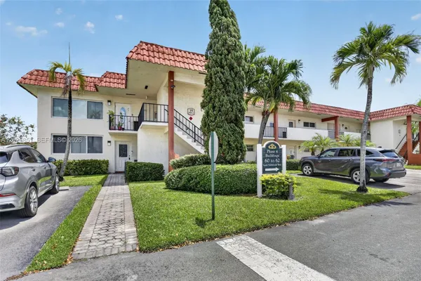 Property Slideshow image 3 of 51 | 8941 s hollybrook blvd 205, Pembroke Pines, FL, 33025