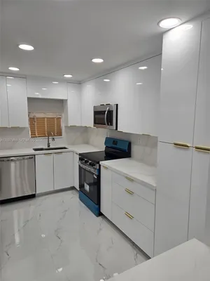 Property Slideshow image 3 of 28 | 700 s hollybrook dr 207, Pembroke Pines, FL, 33025