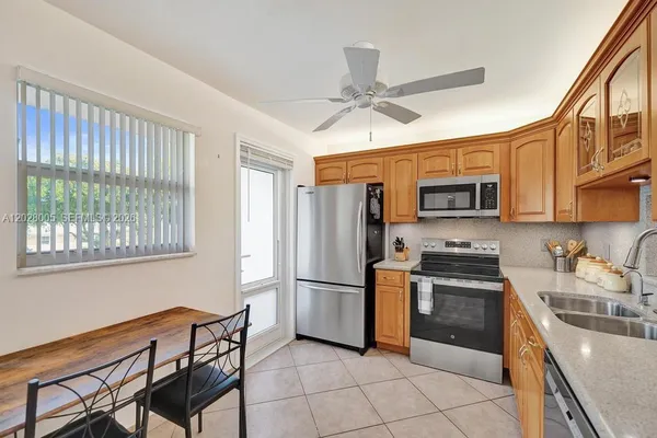 Property Slideshow image 3 of 36 | 1025 se 2nd ave 208, Dania Beach, FL, 33004