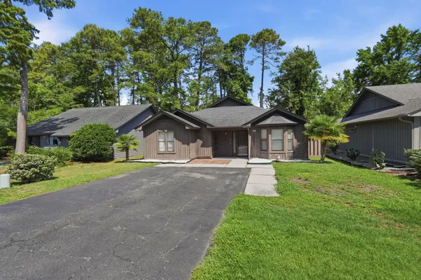 Property Slideshow image 2 of 35 | 129 hickory dr, Conway, SC, 29526