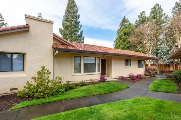 Property Slideshow image 2 of 42 | 43 fountain grove cir, Napa, CA, 94558