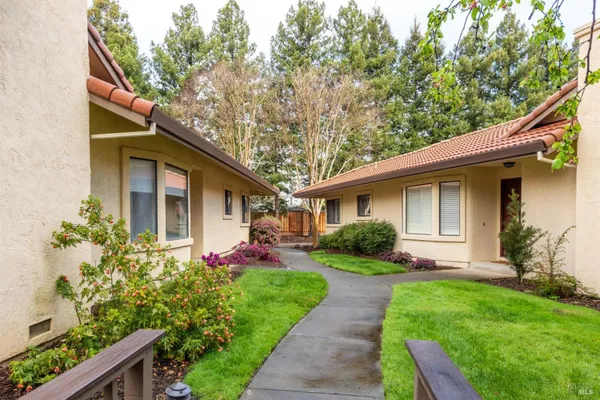 Property Slideshow image 3 of 42 | 43 fountain grove cir, Napa, CA, 94558