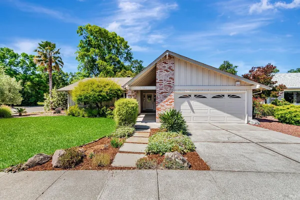 Property Slideshow image 3 of 42 | 101 valley lakes dr, Santa Rosa, CA, 95409