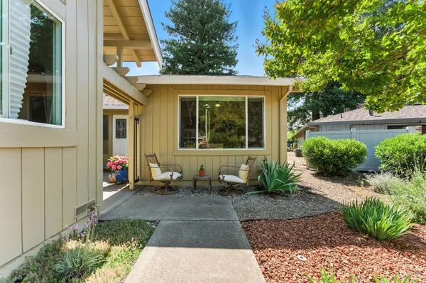 Property Slideshow image 3 of 48 | 34 aspen meadows cir, Santa Rosa, CA, 95409