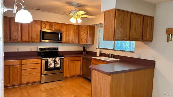 Property Slideshow image 3 of 18 | 201 lassen cir, Vacaville, CA, 95687