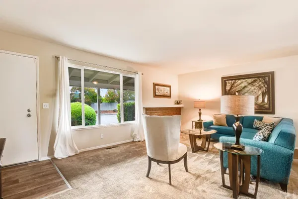 Property Slideshow image 2 of 24 | 284 valley oaks dr, Santa Rosa, CA, 95409