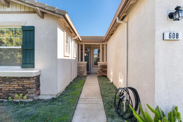 Property Slideshow image 3 of 58 | 608 american falls dr, Rio Vista, CA, 94571