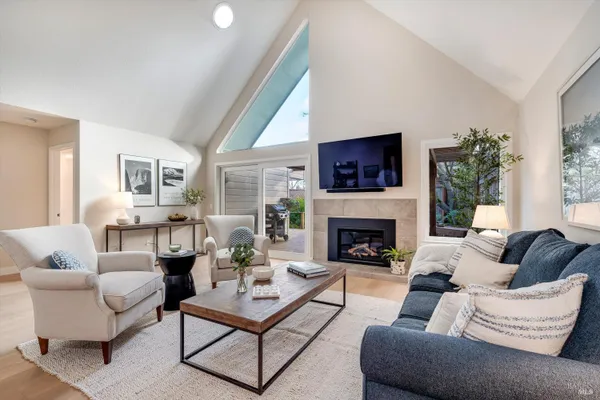 Property Slideshow image 2 of 63 | 366 avenida barbera, Sonoma, CA, 95476