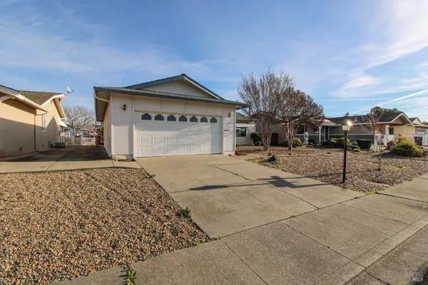 Property Slideshow image 3 of 66 | 178 glacier cir, Vacaville, CA, 95687