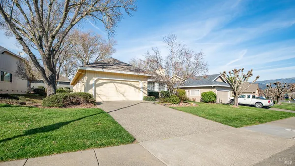 Property Slideshow image 3 of 67 | 8151 oakmont dr, Santa Rosa, CA, 95409