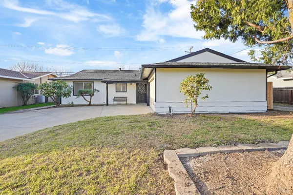 Property Slideshow image 2 of 33 | 154 rainier cir, Vacaville, CA, 95687