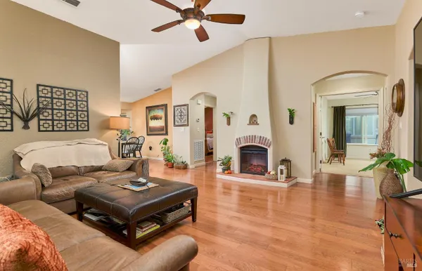 Property Slideshow image 3 of 31 | 402 riverwood ln, Rio Vista, CA, 94571