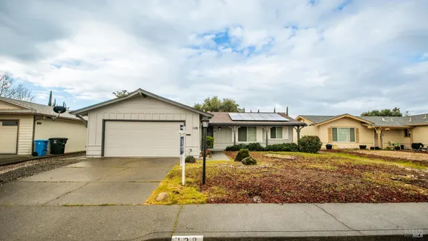 Property Slideshow image 2 of 38 | 128 lassen cir, Vacaville, CA, 95687