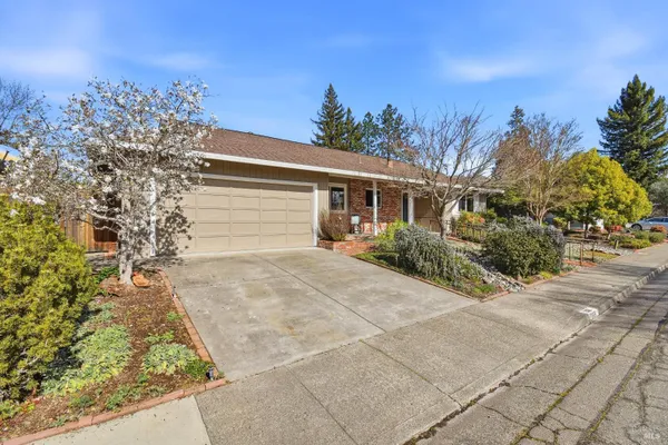 Property Slideshow image 3 of 33 | 269 mockingbird cir, Santa Rosa, CA, 95409