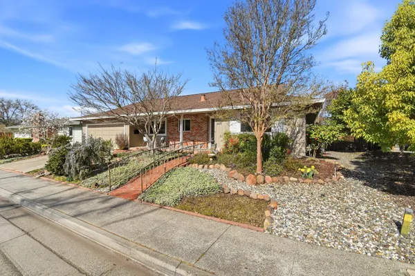 Property Slideshow image 2 of 33 | 269 mockingbird cir, Santa Rosa, CA, 95409