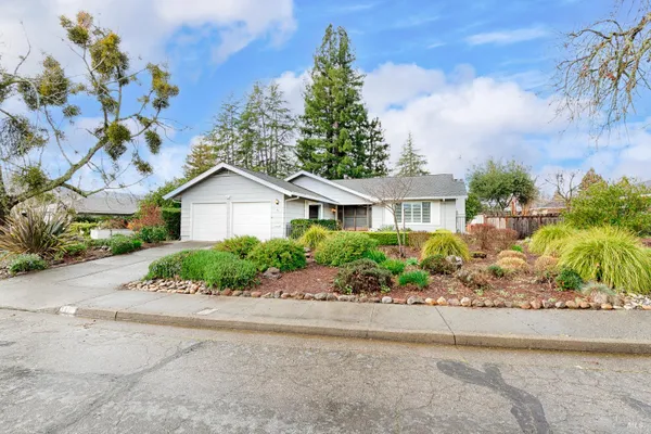 Property Slideshow image 2 of 39 | 46 autumn leaf dr, Santa Rosa, CA, 95409