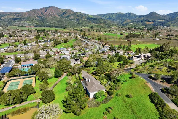 Property Slideshow image 2 of 63 | 437 crestridge pl, Santa Rosa, CA, 95409