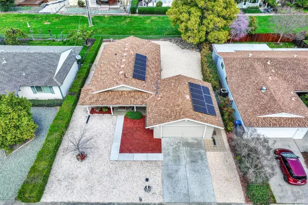 Property Slideshow image 2 of 41 | 129 carlsbad cir, Vacaville, CA, 95687