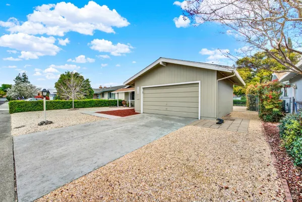 Property Slideshow image 3 of 41 | 129 carlsbad cir, Vacaville, CA, 95687