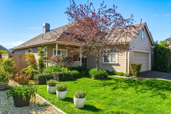 Property Slideshow image 2 of 24 | 864 bob crosby way, Windsor, CA, 95492