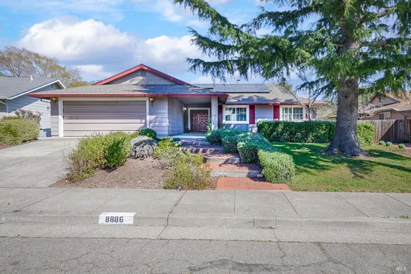 Property Slideshow image 2 of 48 | 8886 oakmont dr, Santa Rosa, CA, 95409