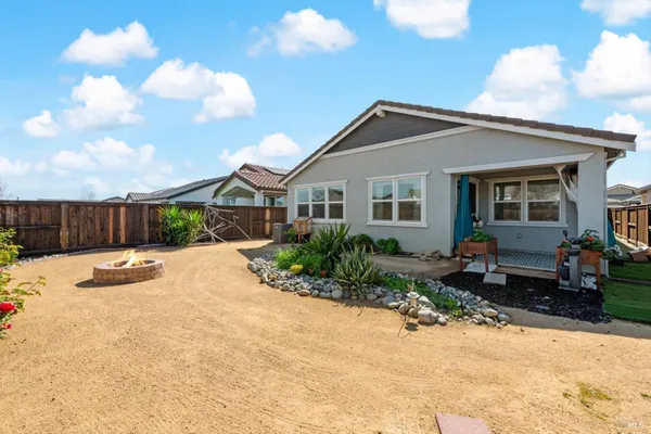 Property Slideshow image 3 of 47 | 2130 lark way, Dixon, CA, 95620