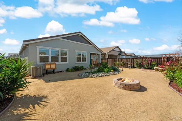 Property Slideshow image 2 of 47 | 2130 lark way, Dixon, CA, 95620