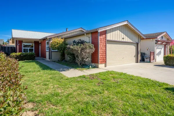 Property Slideshow image 2 of 39 | 482 vivienne dr, Watsonville, CA, 95076