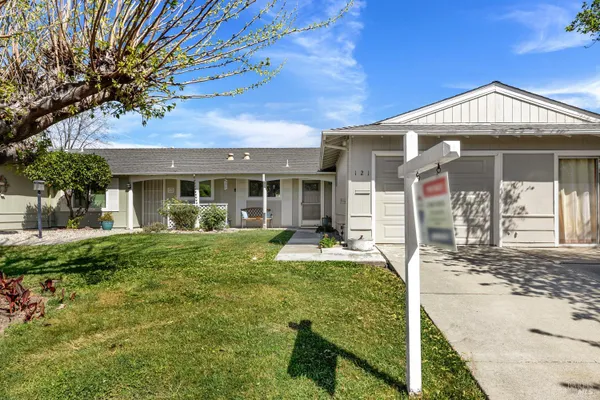 Property Slideshow image 2 of 26 | 121 sequoia dr, Vacaville, CA, 95687