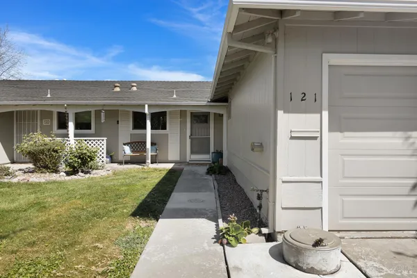 Property Slideshow image 3 of 26 | 121 sequoia dr, Vacaville, CA, 95687