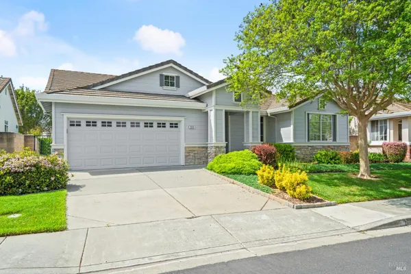 Property Slideshow image 2 of 62 | 208 mandarin cir, Vacaville, CA, 95687