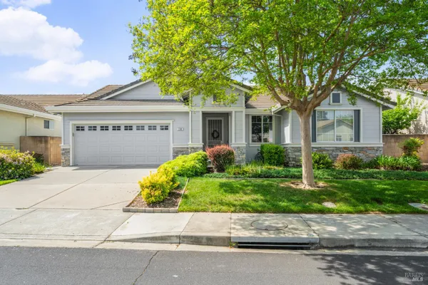 Property Slideshow image 3 of 62 | 208 mandarin cir, Vacaville, CA, 95687