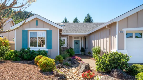 Property Slideshow image 2 of 40 | 215 albany st, Cloverdale, CA, 95425