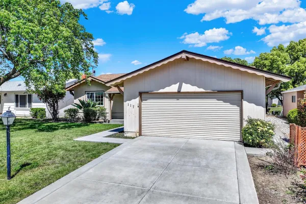 Property Slideshow image 3 of 70 | 117 carlsbad cir, Vacaville, CA, 95687