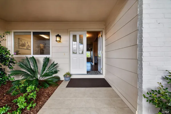 Property Slideshow image 3 of 32 | 329 oak leaf cir, Santa Rosa, CA, 95409