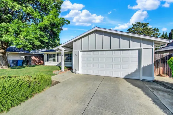 Property Slideshow image 2 of 45 | 276 ponderosa dr, Vacaville, CA, 95687