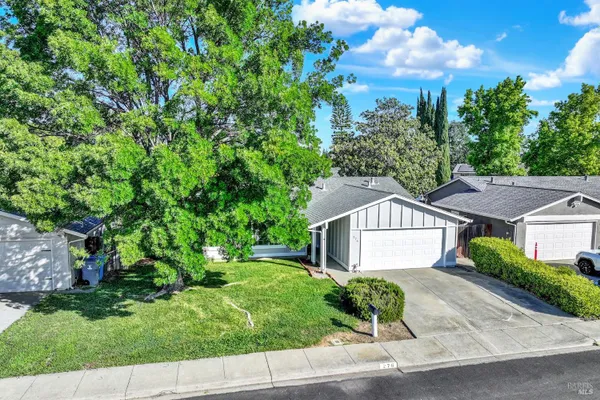 Property Slideshow image 3 of 45 | 276 ponderosa dr, Vacaville, CA, 95687