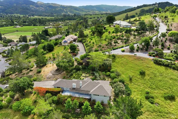 Property Slideshow image 2 of 52 | 437 crestridge pl, Santa Rosa, CA, 95409