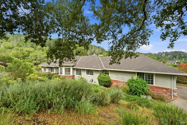 Property Slideshow image 3 of 55 | 437 crestridge pl, Santa Rosa, CA, 95409
